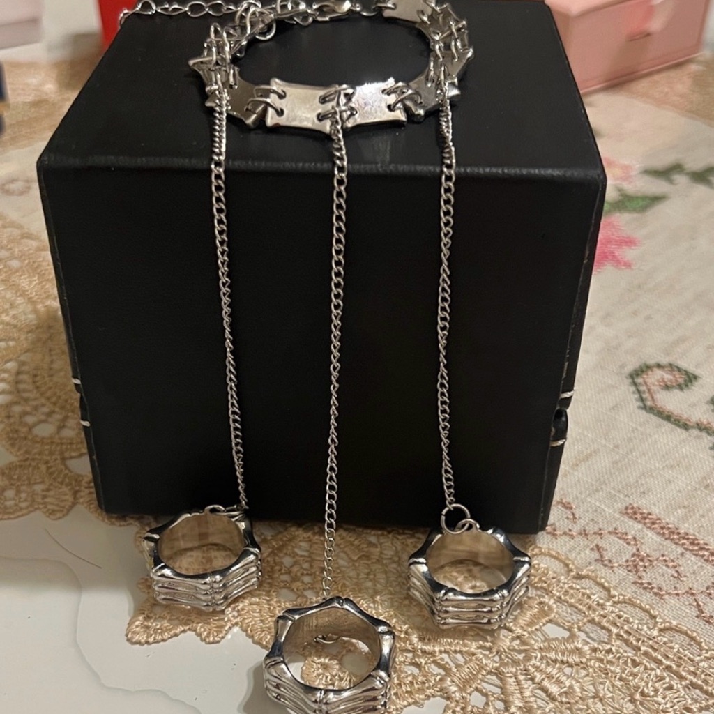 Unique Jewelry Set For Unique Taste